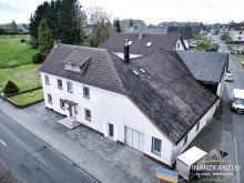  Top Rendite!
Voll vermietetes und modernisiertes Mehrfamilienhaus mit 2 Wohnheiten und 2 Hallen