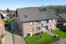 Luftbild Frontansicht Exklusive Doppelhaush�lfte mit gro�z�gigem Raumkonzept und stilvollem Wohnambiente