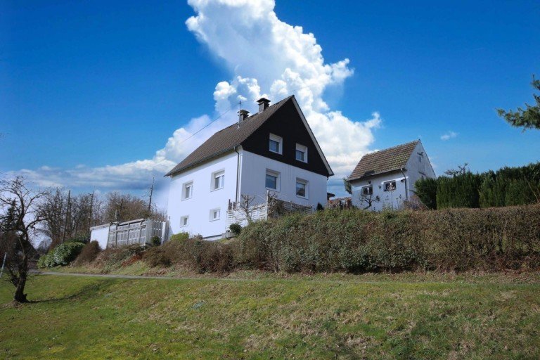  Gummersbach / Piene Einfamilienhaus Hier k�nnen Sie noch selber Hand anlegen!