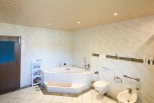 OG Elternbad Exklusive Doppelhaush�lfte mit gro�z�gigem Raumkonzept und stilvollem Wohnambiente