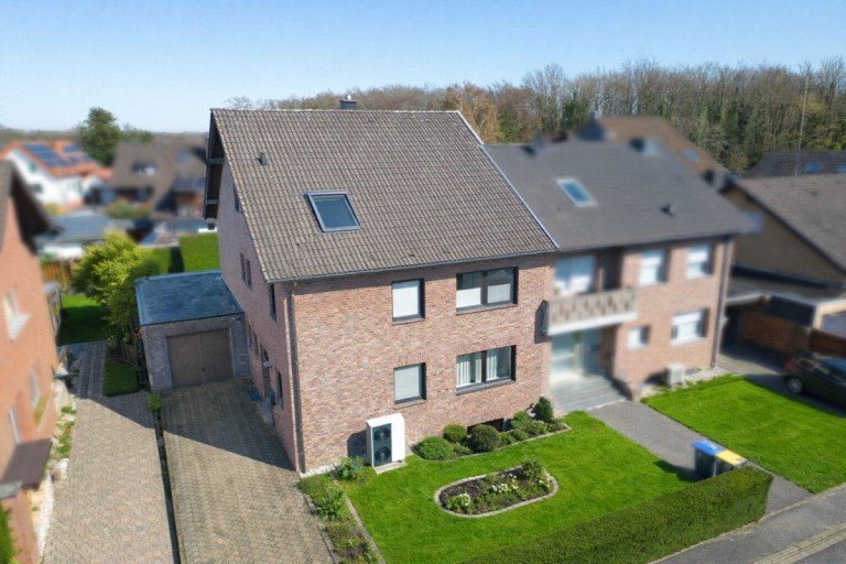 Luftbild Frontansicht Langerwehe / Hamich Doppelhaush�lfte Exklusive Doppelhaush�lfte mit gro�z�gigem Raumkonzept und stilvollem Wohnambiente