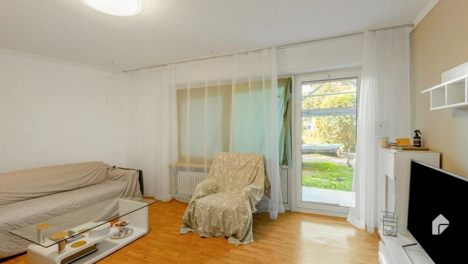 Wohnzimmer mit Balkon Erdgeschosswohnung K�ln