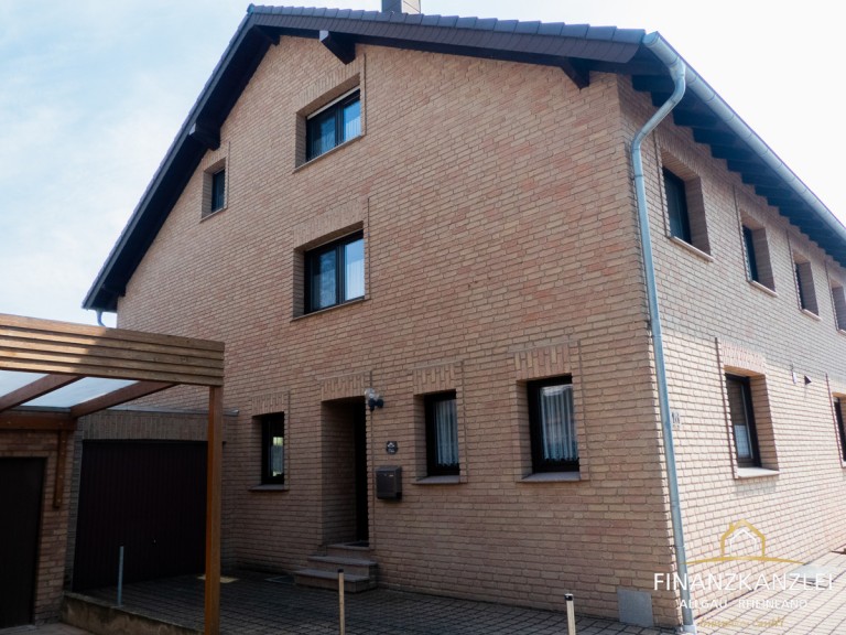  D�ren Doppelhaush�lfte Familienfreundliche Doppelhaush�lfte in D�ren Echtz mit �berdachter Terrasse und gepflegtem Garten